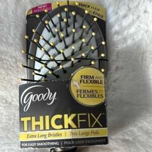 NWT Goody Round Barrel Hair Brush